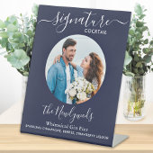 シグネチャーカクテル結婚ドリンクのネイビーブルー写真 台座サイン