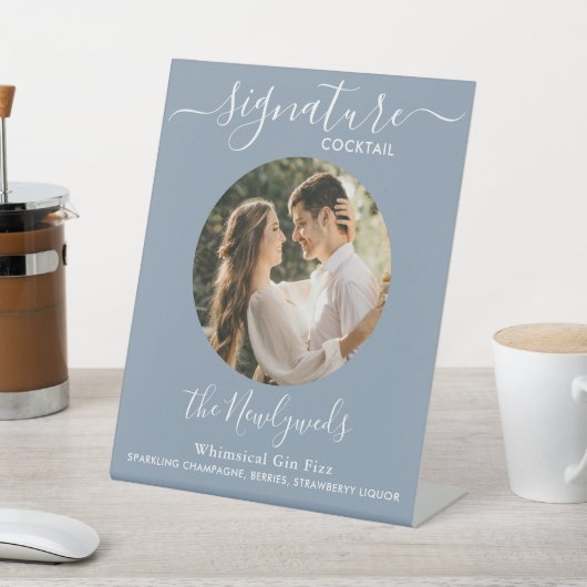 シグネチャーカクテル結婚ドリンクほこりっぽいブルーの写真 台座サイン (インサイチュ)