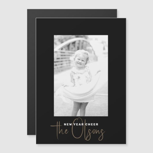 シグネチャー応援シックな黒い新年の写真カード マグネット招待状 (正面/裏面)