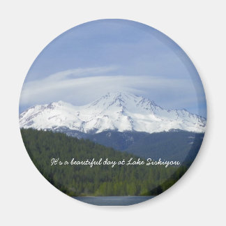 シスキユー湖の美しい日だ。 マグネット