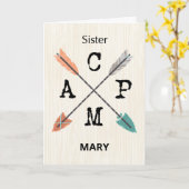 シスターキャンプのパーソナライズされた名前矢印 カード (黄色い花)