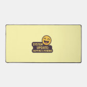 システムの更新：幸せ保留 – おもしろい Tech デスクマット (正面)