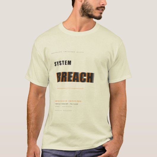 システム侵害 サイバーセキュリティ タイポグラフィ デザイン Tシャツ (正面)