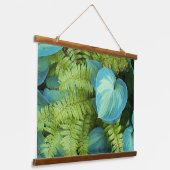 シダと斑入りホスタボタニカル 吊り下げ型タペストリー (傾斜あり)