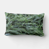 シダの上にある ランバークッション (裏面)