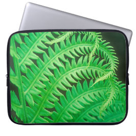 シダの縁飾りのクローズアップ写真 ラップトップスリーブ