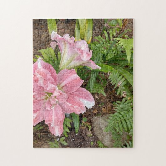 シダの花のユリの植物ピンクのシダのユリ ジグソーパズル (縦)