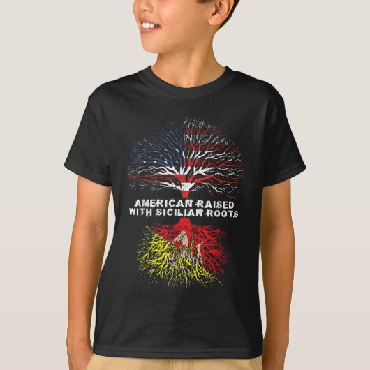 シチリアのルーツで育ったアメリカ人 Tシャツ (正面)