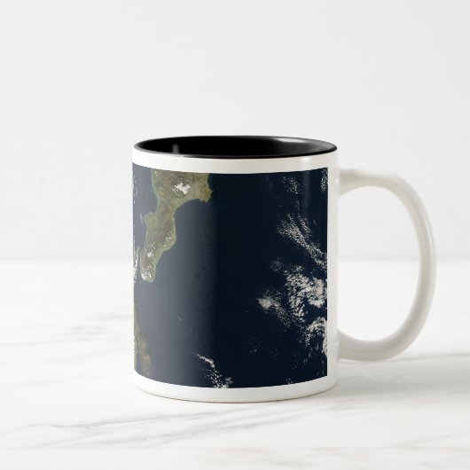 シチリア島のエトナ山の噴火 ツートーンマグカップ (右)