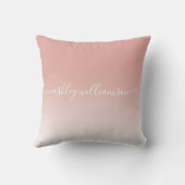 シックでほこりっぽいコーラルホワイトグラデーションエフェクトモノグラム名 クッション (裏面)