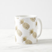シックでエレガントでフェイクな金ゴールドのパイナップルコーヒー時間 コーヒーマグカップ (正面右)