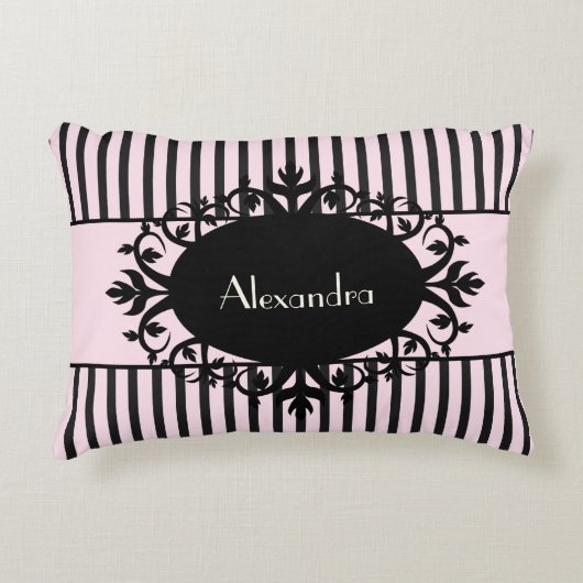 シックでエレガントで黒く、ピンクの華美なパリのストライプ アクセントクッション (正面)