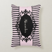 シックでエレガントで黒く、ピンクの華美なパリのストライプ アクセントクッション (正面(垂直))