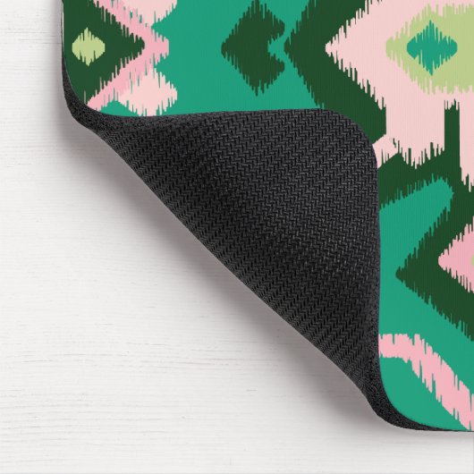 シックで幾何学的な緑のピンクのイカットの種族パターン マウスパッド (コーナー)