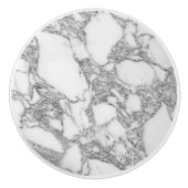 シックで白い石造りの大理石のドアおよび引出しはノブを引っ張ります セラミックノブ (正面)