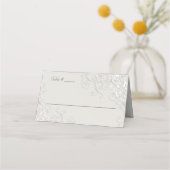 シックなアイボリーとホワイトクラシック結婚のテントスタイル プレイスカード (正面)