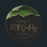 シックなアゲートグリーン金ゴールド50thバースデーパーティー ペーパープレート<br><div class="desc">このシックで華やかな50歳の誕生日パーティー紙プレートは、金ゴールドグリッターのハイライトと緑の色合いのアゲイトの水色のイメージを備えフェイクている。「50誕生日」という言葉は、装飾的な手書きフォントフェイクの金ゴールドグリッターに現れモダンる。名誉カスタマイズ客の名前と金ゴールド色の文字の日付と一緒に。</div>