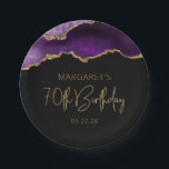 シックなアゲートゲードパープル金ゴールド70thバースデーパーティー ペーパープレート<br><div class="desc">このシックで華やかな70歳の誕生日パーティー紙プレートは、金ゴールドグリッターのハイライトと紫の色合いのアゲイトの水彩画のイメージを備えフェイクている。「70誕生日」という言葉は、装飾的な手書きフォントフェイクの金ゴールドグリッターに現れモダンる。本カスタマイズ屋の名と金ゴールド色の文字の日付と共に。</div>