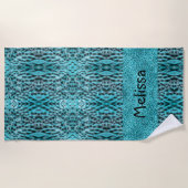 シックなアニマルプリントイン青 – 羽とグリッター ビーチタオル (正面)