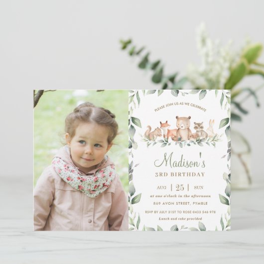 シックなウッドランドアニマルズグリーン誕生日写真 招待状 (スタンド正面)