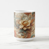 シックなエレガントクリームとレザーの花のテクスチャの外観 コーヒーマグカップ (中央)