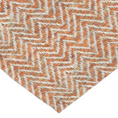 シックなオレンジ色のシェブロンパターン ミディアムテーブルランナー (コーナー)