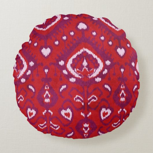 シックなカラフル赤と紫のイカットの部族模様 ラウンドクッション (正面)