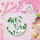 シックなキヅタあなたのイニシャル ペーパープレート (パーティー)