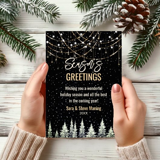 シックなクリスマスツリーのグリッターは新年を明らかにする