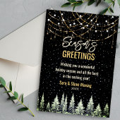 シックなクリスマスツリーのグリッターは新年を明らかにする