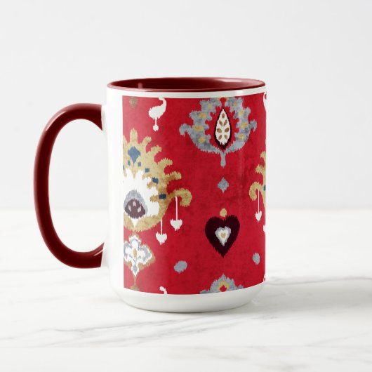 シックなクリムゾンレッド黄色のイカットの部族のパターン マグカップ (左)