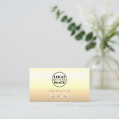 シックなクリームベージュグラデーションダイヤきらめくズロゴ追加 名刺 (スタンド正面)