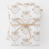 シックなクリームホワイトドットボウオーナメントクリスマス ラッピングペーパーシート (インサイチュ)