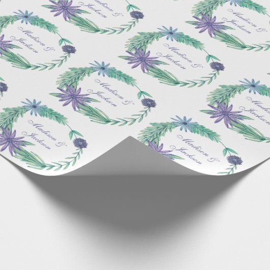 シックなグリーンパープルパーソナライズされたフローラ結婚ズ ラッピングペーパー (角)