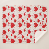 シックなコケット赤いハートと渦巻きモノグラム シェルパブランケット (正面(横))