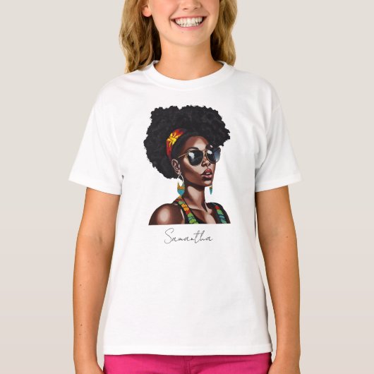 シックなサングラスを持つアフリカ系アメリカ人女性 Tシャツ (正面)