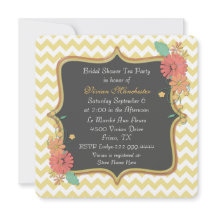 シックなシェブロンおよび花のブライダルシャワーの招待状