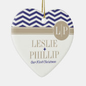 シックなシェブロンのモノグラム|海軍 セラミックオーナメント (右)