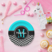 シックなシェブロンの明るい水の誕生日のモノグラム ペーパープレート (パーティー)