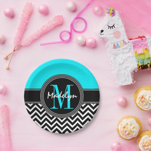 シックなシェブロンの明るい水の誕生日のモノグラム ペーパープレート (パーティー)