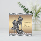 シックなシルバーと金ゴールド女性サプライズ誕生日 招待状 (スタンド正面)