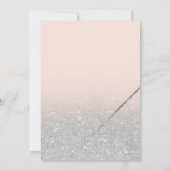 シックなシルバーグリッタースクリプト赤面ピンクバルミツワー 招待状 (裏面)