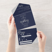 シックなシルバーグリッタータイポグラフィネイビー結婚ブルー オールインワン招待状 (貼ってはがせる)