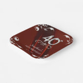 シックなシルバーフローラフレームバーガンディ40th誕生日 ペーパープレート (傾斜あり)