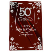 シックなシルバーフローラフレームバーガンディ50誕生日 ミディアムペーパーバッグ (正面)