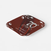 シックなシルバーフローラフレームバーガンディ70誕生日 ペーパープレート (傾斜あり)