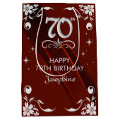 シックなシルバーフローラフレームバーガンディ70誕生日 ミディアムペーパーバッグ (正面)