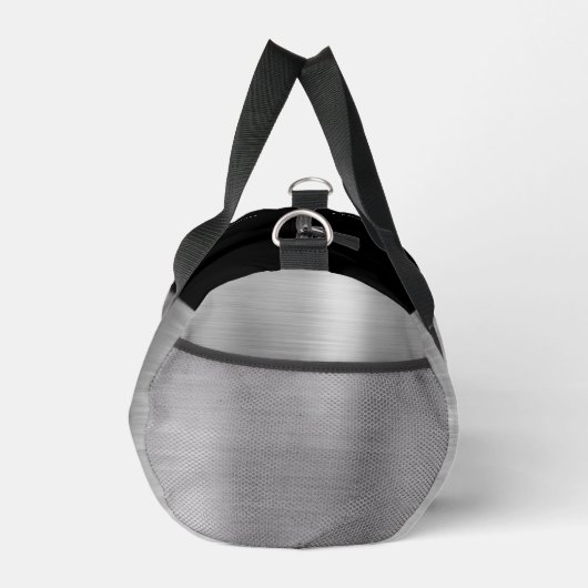 シックなシルバーブラシ仕上げメタルブラックスクリプトモノグラム ダッフルバッグ (右)