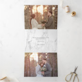 シックなシルバー大理石うれしそうなタイポグラフィ写真 三つ折りクリスマスカード (内部)