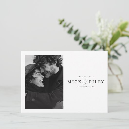 シックなシンプルエレガントフォトウェディングの日付を保存 招待状 (スタンド正面)